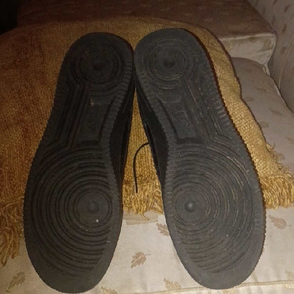 Louis Vuitton Black Kids Sneakers - Picture 4 of 6